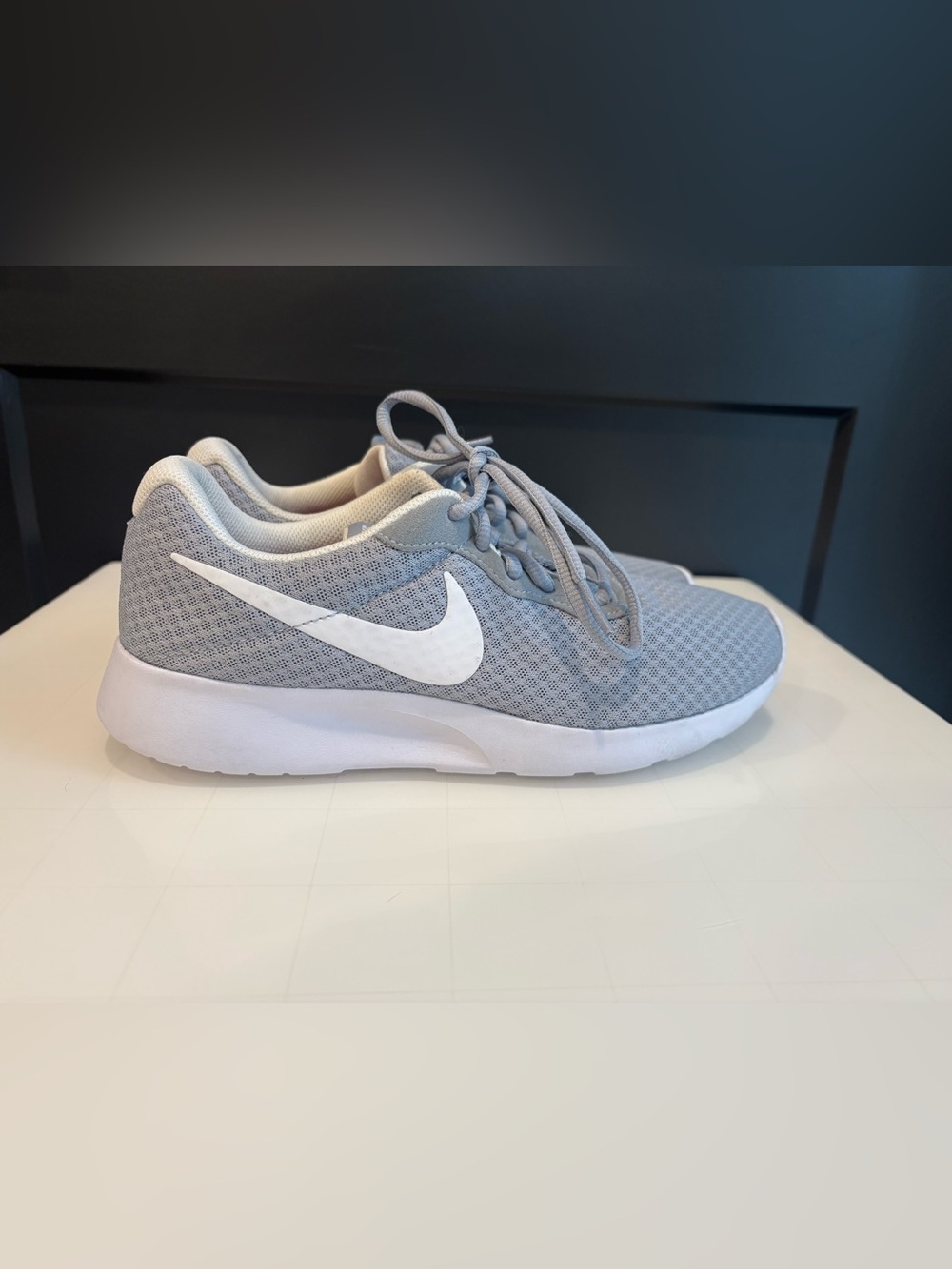 Nike Tanjun Women’s Sneakers Shoes (EUC) - Size 8.5